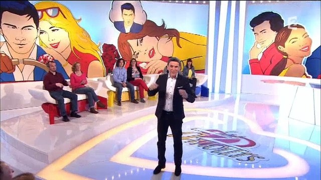 Tex pas vraiment convaincu par le cadeau qu'il offre dans Les z'amours - Regardez