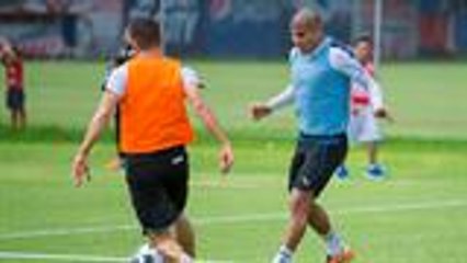 ¿Por qué Salcido no sucedió a Bravo?