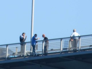 Aranan albay, Boğaziçi Köprüsü'nde intihara kalkıştı