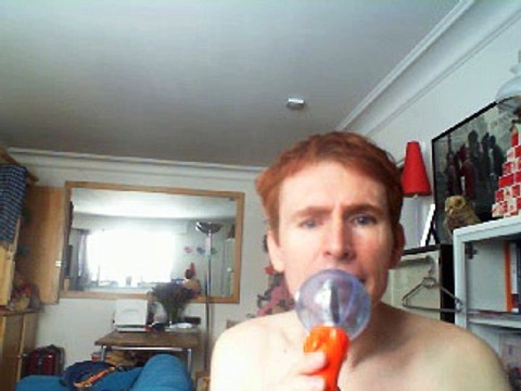 Wiwi égratigne tout au bout de la ville de Jean Patrick Capdevielle