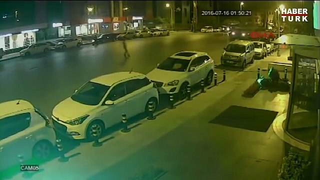 2 chars Turques roulent sur un homme après le coup d'état à Istambul