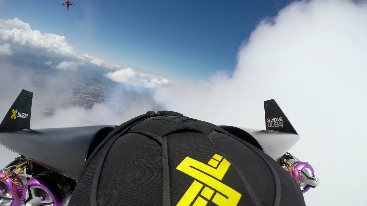 Voler dans les nuages avec une aile rigide... Le pied !