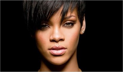 Rihanna: Türkiye'de bombalar patlıyor, bu çok kötü
