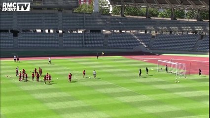 Elles  simulent une bagarre pour entarter leur entraineur