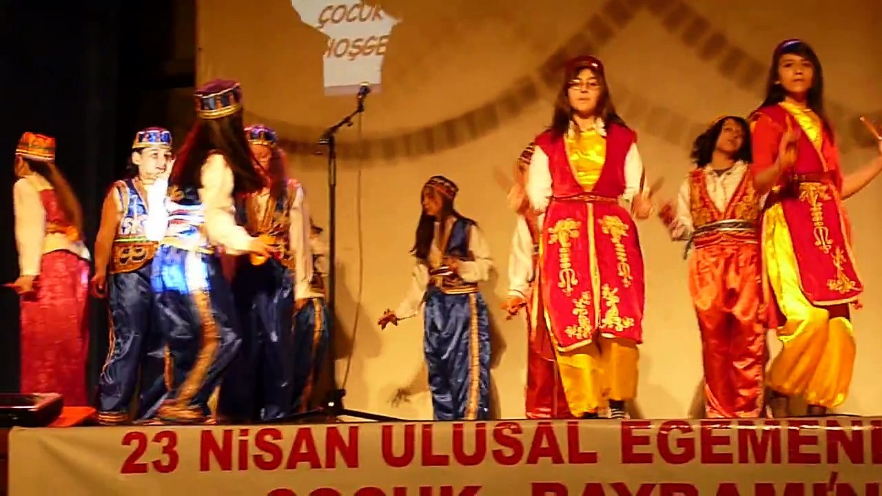 Yeşil ördek  halk  oyunu - Bolu Yöresi-23  Nisan Kutlamaları- SENS  -  ( 15 Mayıs 2010)