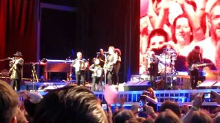Bruce Springsteen - Entry to stage + Sherry Darlin' [2009-07-23 Udine]