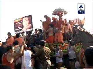 Shankaracharya reach at Maha Kumbh for holy dip