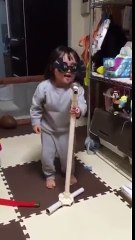 Cette fillette starlette ne supporte pas se faire interrompre !