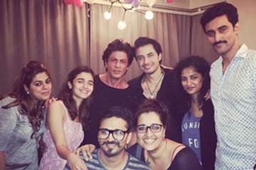 Shah Rukh and Alia Bhatt's dinner date with Dear Zindagi team
