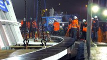 Pose de la passerelle du pont C4 entre Evry et Courcouronnes