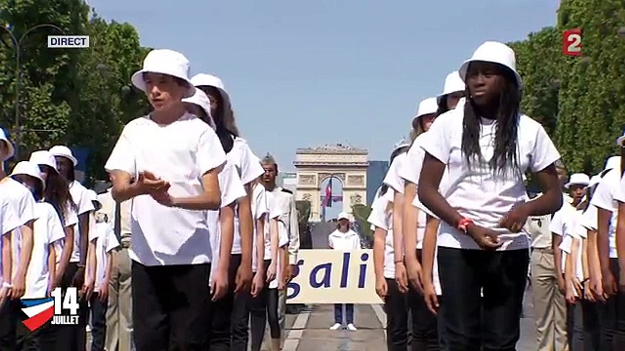 La Marseillaise, chantée par 460 élèves, le 14 juillet sur les Champs Élysées