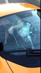 Il casse le pare-brise d'une McLaren avec son Skate !