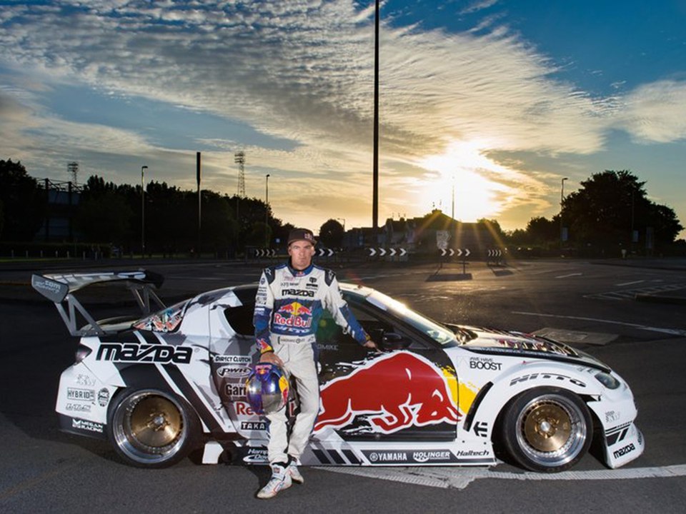 Le pire rond-point du monde… en drift !