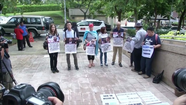 Relatives of MH370 passengers want answers after search suspensed
