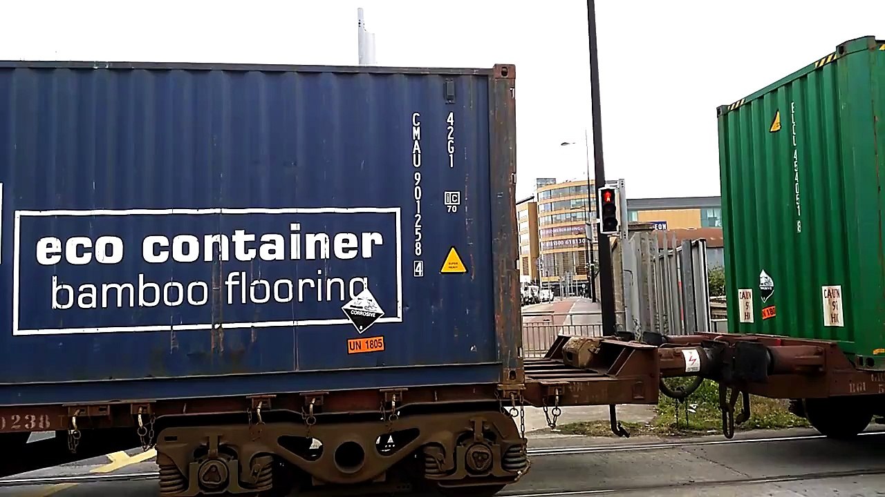 Irish Rail Class 071 ( 076 ) heading out of North Wall with a freight train