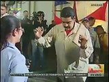 Maduro y Cilia Flores bailando en Kimberly Clarck
