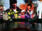 Shah Rukh Khan With Girl Fan At NDTV. That Expression From Girl When SRK K!ssing Her Is EPIC