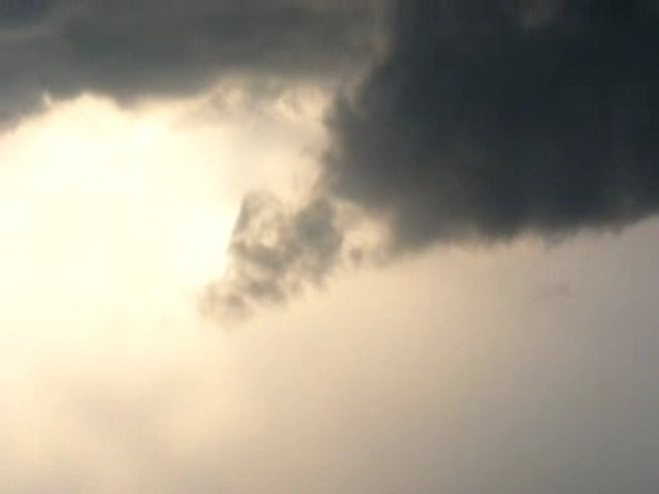 Orages sur Lyon  + formation de tornade
