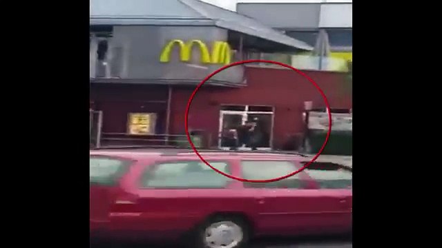 Amok in München: Schwere Schiesserreien in Olympia-EKZ u. am Odeons-Platz - 15 Tote/3Terroristen