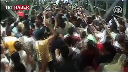 Atatürk Havalimanı'nda sivillerin askerleri bastırma anı