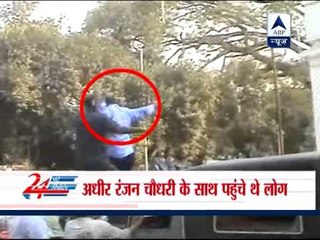 Adhir Ranjan Chowdhury leads violent protest in Bengal