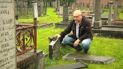 Historische graven vernield in Oude Pekela: Wie doet nou zoiets? - RTV Noord