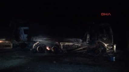 Tunceli'de Yol Kesen PKK'lı Teröristler, Araçları Yaktı