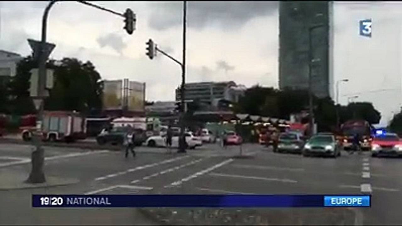la police a investi plusieurs lieux de la ville car elle reconnait elle-meme ne pas savoir u est le tireur