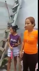 Mira lo que le pasó a este policía que intentó derribar una puerta