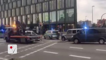 Télécharger la video: Shooting at Shopping Center in Munich, Germany