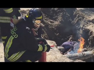 Tải video: Cunardo (VA) - Fuga di gas metano, intervengono i Vigili del Fuoco (22.08.16)