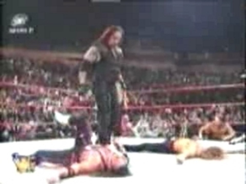 The Undertaker Double Chokeslams Bret Hart & Shawn Michaels Vidéo