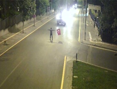 Darbecilerin 5 Zırhlı Aracına Tek Başına Direndi