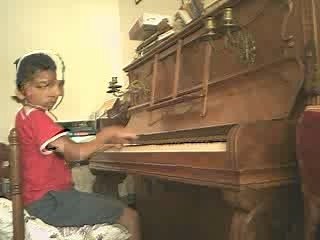 Léo Libanga plays Ray Charles