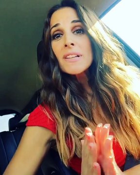 Nuria Fergó: manda un cariñoso saludo a todos sus fans