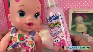 Poupée Corolle Mon Premier Bébé bain avec Baby Alive et le savon Bubble Foam Soap