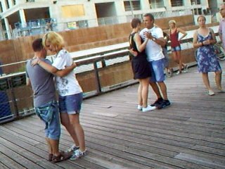 Danse kizomba, sur le dock, le 15 août 2016 Strasbourg,