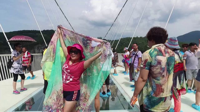 La Chine inaugure le plus grand pont en verre au monde