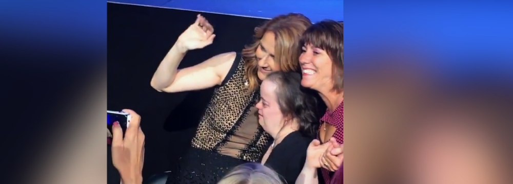 Moment émouvant de Céline Dion qui prend dans ses bras une fan trisomique