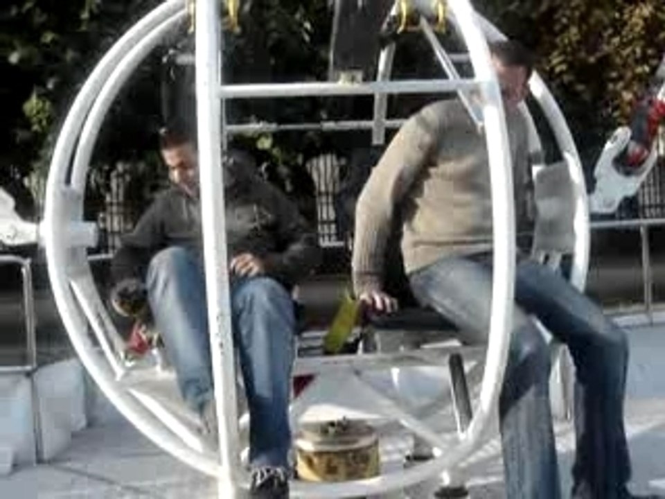 La boule (Tuileries 2007) Part1