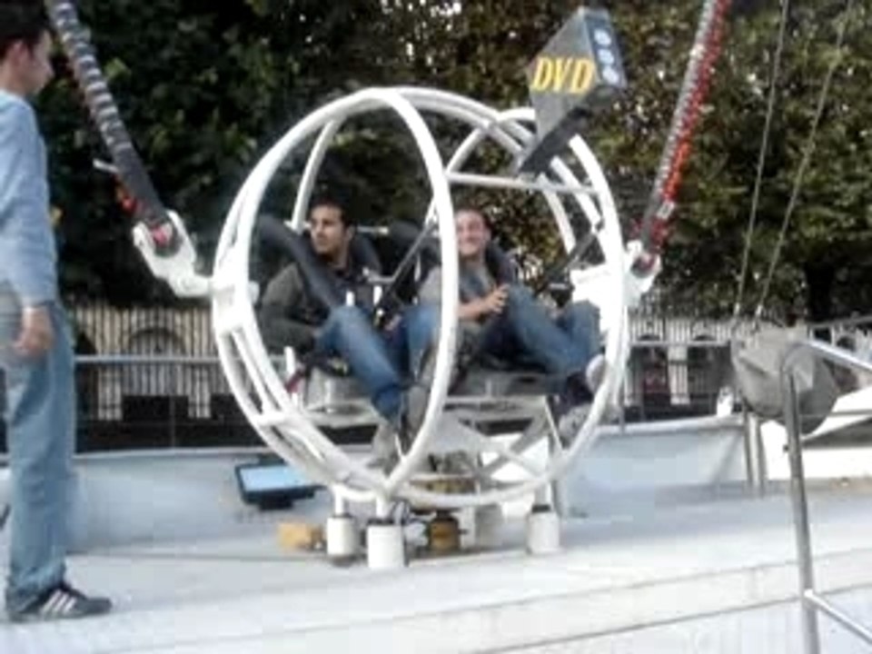 La boule (Tuileries 2007) Part2