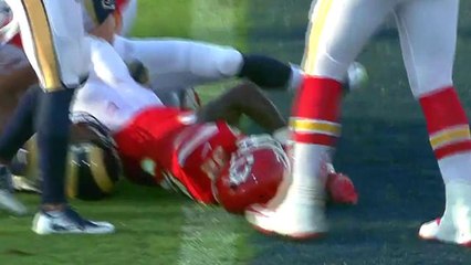 Spencer Ware powers up the middle for 2-yard TD
