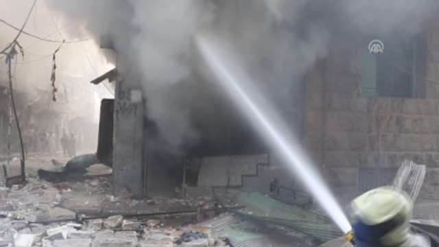 Rus ve Rejim Halep'te Elbise Çarşısını Bombaladı