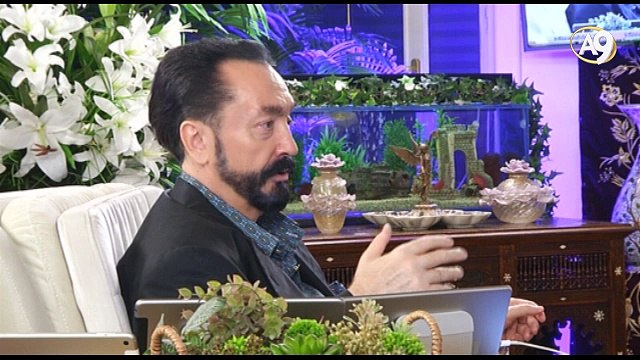 Münafık domuz gibi yaşar ve domuz gibi ölür.