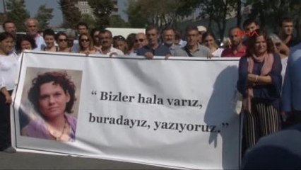 Tutuklu Yazar Aslı Erdoğan İçin 'Özgürlük Nöbeti' 1