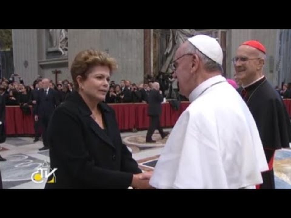 Em missa com chefes de Estado, papa pede pelos pobres e meio ambiente