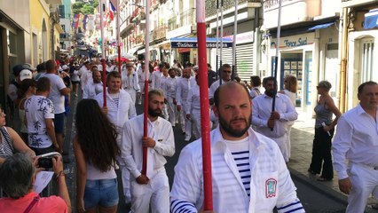 Le départ de la Mairie des jouteurs de la Saint-Louis à Sète