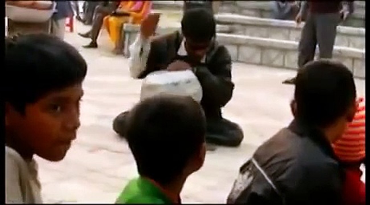 Ekdin Matir Vitore Hobe Ghor Re Mon Amar, Keno Bandho Dalan Ghor-Blind Singer