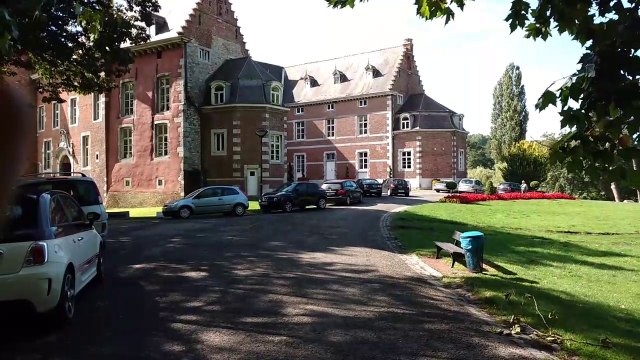 Charleroi : quads, motocross et voitures garées dans les allées du parc de Monceau, c'est interdit!