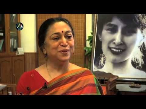 Suu Kyi arrives in India